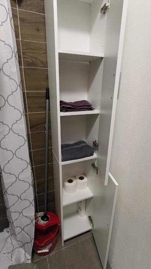 Garsoniera 30Mp Chrysflatty1 - Free Netflix Apartamento Arad Exterior foto